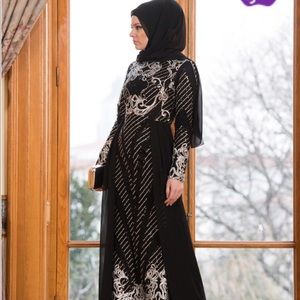 Size (44) 12 in us too small for me